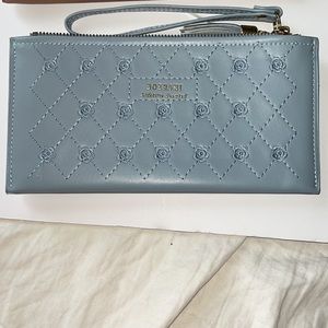 Double zip wristlets